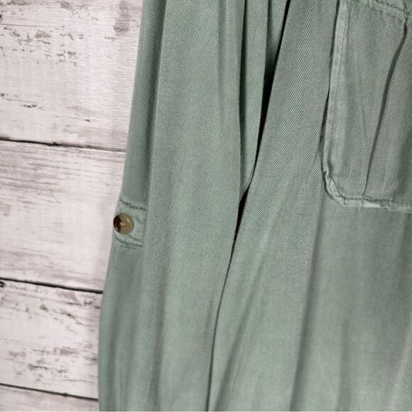 Harper Francesca’s Button Front So Soft Viscose Utility Roll Tab Blouse Sage L - Picture 4 of 8